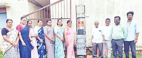 ನೆಲ್ಯಹುದಿಕೇರಿ ಕರ್ನಾಟಕ ಪಬ್ಲಿಕ್ ಸ್ಕೂಲ್‌ಗೆ ಕೆಪಿ ಕನ್‌ಸ್ಟ್ರಕ್ಷನ್‌ನ ಮಾಲೀಕರೂ ಆದ ದಾನಿ ಸೆಬಾಸ್ಟಿನ್(ದೇವಸಿ) ಬಿಸಿನೀರಿನ ಬಾಯ್ಲರ್ ಕೊಡುಗೆಯಾಗಿ ನೀಡಿದರು.  ಎಸ್‌ಡಿಎಂಸಿ ಉಪಾಧ್ಯಕ್ಷ ಮುಸ್ತಫಾ, ಉಪಪ್ರಾಂಶುಪಾಲ ಅನಿಲ್ ಕುಮಾರ್ ಇದ್ದರು. 
