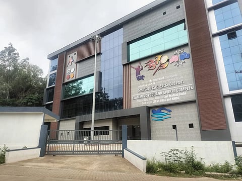 ಧಾರವಾಡದ ಸುಸಜ್ಜಿತ ಈಜುಕೊಳ- ಕ್ರೀಡಾ ಸಂಕೀರ್ಣ.