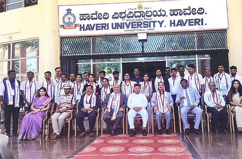 governor-gehlot-visits-haveri-univercity