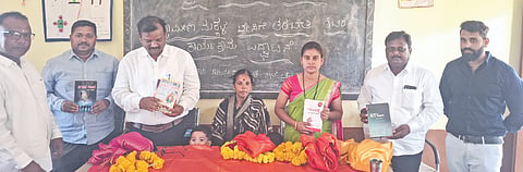 ಹುಲಸೂರು ತಾಲೂಕಿನ ತೊಗಲೂರ ಸರ್ಕಾರಿ ಹಿರಿಯ ಪ್ರಾಥಮಿಕ ಶಾಲೆಯಲ್ಲಿ  ಮಂಗಳವಾರ ಆಯೋಜಿಸಿದ್ದ ಗ್ರಾಮೀಣ ಮಕ್ಕಳ ಬೇಸಿಗೆ ವಿಶೇಷ ತರಬೇತಿ ಶಿಬಿರ ತಾಪಂ ಇಒ ಮಹಾದೇವ ಜಮ್ಮು ಉದ್ಘಾಟಿಸಿದರು. ಗ್ರಾಪಂ ಅಧ್ಯೆ  ಲಕ್ಷಿ$್ಮಬಾಯಿ ಧಬಾಲೆ, ಉಪಾಧ್ಯ ಶೇಷಾರಾವ ರಾಜೋಳೆ, ಜ್ಯೋತಿ ಕಾವಡೆ ಇತರರಿದ್ದರು.