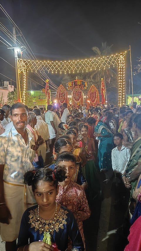  ತಿಮ್ಮರಾಜೀಪುರ ಗ್ರಾಮದಲ್ಲಿ ಸೋಮವಾರ ಹಾಲರವಿ ಉತ್ಸವ ವಿಜೃಂಭಣೆಯಿಂದ ನೆರವೇರಿತು.