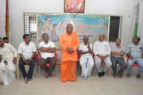  ಬಸವ ಜಯಂತಿ ಆಚರಣೆ ಸಂಬಂಧ ಕೊಳ್ಳೇಗಾಲದಲ್ಲಿ ಮಂಗಳವಾರ ಅಖಿಲ ಭಾರತ ವೀರಶೈವ ಮಹಾ ಸಭಾದಿಂದ ಪೂರ್ವಭಾವಿ ಸಭೆ ಆಯೋಜಿಸಲಾಗಿತ್ತು. ಶ್ರೀ ಮಲ್ಲಿಕಾರ್ಜುನ ಸ್ವಾಮೀಜಿ, ಎಂ.ನಂಜುಂಡಸ್ವಾಮಿ ಮಧುವನಹಳ್ಳಿ, ಬಿ.ತೊಟೇಶ್, ಪುಟ್ಟಣ್ಣ, ಬಸಪ್ಪನ ದೊಡ್ಡಿ ಬಸವರಾಜು, ಮಹದೇವ ಪ್ರಸಾದ್ ಇತರರು ಇದ್ದರು.  