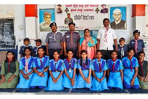 ಸಿಂಧನೂರು ಉಪ್ಪಾರವಾಡಿ ಉನ್ನತೀಕರಿಸಿದ ಸರ್ಕಾರಿ ಹಿರಿಯ ಪ್ರಾಥಮಿಕ ಶಾಲೆ ಆವರಣದಲ್ಲಿ ಬೇಸಿಗೆ ಶಿಬಿರ ನಡೆಯಿತು.  ಸ್ಥಳೀಯ ಸಂಸ್ಥೆ ಕಾರ್ಯದರ್ಶಿ ಸ್ಕೌಟ್ಸ್ ಮಾಸ್ಟರ್ ಬೀರಪ್ಪ ಶಂಭೋಜಿ, ದುಗ್ಗಮನಗುಂಡ ಸರ್ಕಾರಿ ಶಾಲೆ ಮುಖ್ಯಶಿಕ್ಷಕ  ಶಂಕರ ದೇವರು ಹಿರೇಮಠ, ಗೈಡ್ಸ್ ಕ್ಯಾಪ್ಟನ್ ಬಸಮ್ಮ ಹಿರೇಮಠ ಇದ್ದರು.