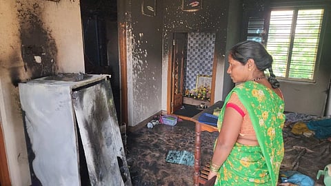 ಚಿಂತಾಮಣಿ ನಗರದ 23ನೇ ವಾರ್ಡ್​ನ ನೆಕ್ಕುಂದಿ ಪೇಟೆಯ ಗಾಣಿಗರ ಓಣಿಯ ಕೃಷ್ಣಸಿಂಗ್​ ಮನೆಯಲ್ಲಿ ವಿದ್ಯುತ್​ ಶಾರ್ಟ್​ ಸಕ್ಯೂರ್ಟ್​ ಸಂಭವಿಸಿ ಫ್ರಿಡ್ಜ್​ ಸುಟ್ಟಿರುವುದು.