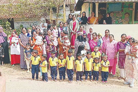 ನಾಪೋಕ್ಲು ಸಮೀಪದ ಬೇತು ಗ್ರಾಮದ ಅಂಗನವಾಡಿ ಕೇಂದ್ರದಲ್ಲಿ ಅನಿಮಿಯಾ ಕಾರ್ಯಾಗಾರ ಮತ್ತು ಮಕ್ಕಳ ಆರೋಗ್ಯ ತಪಾಸಣಾ ಶಿಬಿರ ಬುಧವಾರ ಆಯೋಜಿಸಲಾಗಿತ್ತು. 