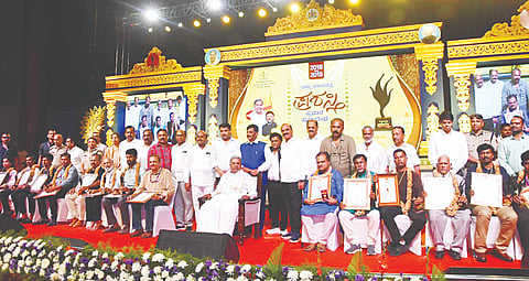  ವಾರ್ತಾ ಮತ್ತು ಸಾರ್ವಜನಿಕ ಸಂಪರ್ಕ ಇಲಾಖೆ ವತಿಯಿಂದ 2018  ಮತ್ತು 2019ನೇ ಸಾಲಿನ ರಾಜ್ಯ ಚಲನಚಿತ್ರ ಪ್ರಶಸ್ತಿ ಪ್ರದಾನ