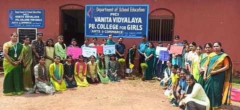 ಬೆಳಗಾವಿ ವನಿತಾ ವಿದ್ಯಾಲಯ ಬಾಲಕಿಯರ ಪಿಯು ಕಾಲೇಜಿನಲ್ಲಿ ವಿಶ್ವ ಪರಿಸರ ದಿನ ಆಚರಿಸಲಾಯಿತು. ಮಹೇಶ ವಿಜಾಪುರ, ಜೋಸ್ಫೀನ್ ಗುಂಟಿ, ರಾಜಪಾಲ್ ಜಾನ್, ಸಿಬ್ಬಂದಿ, ವಿದ್ಯಾರ್ಥಿಗಳು ಇದ್ದರು.