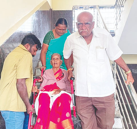 ಕೆಜಿಎಫ್ ಮಿನಿವಿಧಾನಸೌಧದಲ್ಲಿ ಕೈಕೊಟ್ಟ ಲಿಫ್ಟ್​ lift