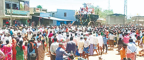 ರಥೋತ್ಸವ ಹಿನ್ನೆಲೆಯಲ್ಲಿ ಉಜ್ಜಿನಿ ಜಗದ್ಗುರು ಶ್ರೀ ಮರುಳಸಿದ್ದೇಶ್ವರ ಸ್ವಾಮಿ ತೇರುಗಾಲಿಯನ್ನು ಮಂಗಳವಾರ ತೇರುಗಾಲಿಯನ್ನು ಹೊರ ಹಾಕಲಾಯಿತು.