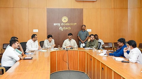ಮೈಸೂರು ಜಿಲ್ಲಾ ಪಂಚಾಯಿತಿ ಸಭಾಂಗದಲ್ಲಿ ಡಾ.ಬಿ.ಆರ್.ಅಂಬೇಡ್ಕರ್ ಥೀಮ್ ಪಾರ್ಕ್ ನಿರ್ಮಾಣ ಕುರಿತು ಡಾ.ಎಚ್.ಸಿ.ಮಹದೇವಪ್ಪ ಅಧ್ಯಕ್ಷತೆಯಲ್ಲಿ ಜಿಲ್ಲಾ ಮಟ್ಟದ ಅಧಿಕಾರಿಗಳ ಸಭೆ ಆಯೋಜಿಸಲಾಗಿತ್ತು. ಜಿ.ಲಕ್ಷ್ಮೀಕಾಂತ ರೆಡ್ಡಿ, ಎಸ್.ಯುಕೇಶ್‌ಕುಮಾರ್, ಶೇಖ್ ತನ್ವೀರ್ ಆಸಿಫ್, ಕೆ.ಆರ್.ರಕ್ಷಿತ್ ಇತರರು ಇದ್ದರು.