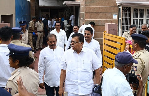  ಮಧುಗಿರಿ ಕ್ಷೇತ್ರದ ಕಾಂಗ್ರೆಸ್ ಶಾಸಕ ಕೆ.ಎನ್.ರಾಜಣ್ಣ 