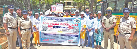 ಚಿಂತಾಮಣಿ ನಗರದಲ್ಲಿ ಜಿಇಎಫ್​ ಕಣ್ಣಿನ ಆಸ್ಪತ್ರೆಯಿಂದ ಜಾಗೃತಿ ಜಾಥಾ ನಡೆಯಿತು.