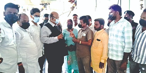 ಗುರುಮಠಕಲ್ ತಾಲೂಕಿನ ಕಡೆಚೂರು-ಬಾಡಿಯಾಳ ಕೈಗಾರಿಕಾ ಪ್ರದೇಶದಲ್ಲಾದ ಘಟನಾ ಸ್ಥಳಕ್ಕೆ ಮಾಜಿ ಸಂಸದ ಡಾ.ಉಮೇಶ್ ಜಾಧವ್ ನೇತೃತ್ವದ ಬಿಜೆಪಿ ತಂಡ ಭೇಟಿ ನೀಡಿ ಪರಿಶೀಲಿಸಿತು. ರಾಜ್ಯ ಬಿಜೆಪಿ ಕಾರ್ಯಕಾರಿಣಿ ಸದಸ್ಯ ಮಹೇಶ್‌ರಡ್ಡಿ ಮುದ್ನಾಳ್, ಪರಶುರಾಮ್ ಕುರಕುಂದಿ, ಸ್ವಾಮಿದೇವ ದಾಸನಕೇರಾ, ಅಮೃತ ಬೋರಬಂಡ, ದೇವರಾಜ ಹುಳೆಸೂಗರ್, ಜಗದೀಶ ಮೆಂಜಿ, ಶೇಖರ ಕಡೇಚೂರು, ಭೀಮು ಬಾಡಿಯಾಳ, ಅಯ್ಯಪ್ಪ ಬಾಡಿಯಾಳ, ಜಗದೀಶ ಪವಾರ್ ಇತರರಿದ್ದರು.