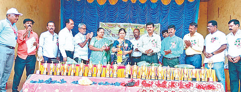  ಹಲಗೂರು ಹೋಬಳಿ ಮಟ್ಟದ ಕ್ರೀಡಾಕೂಟವನ್ನು ಕ್ಷೇತ್ರ ಶಿಕ್ಷಣಾಧಿಕಾರಿ ಉಮಾ ಉದ್ಘಾಟಿಸಿದರು. ಎ.ಎಸ್.ದೇವರಾಜು, ಎನ್.ಎಂ.ಪುಟ್ಟಸ್ವಾಮಿ, ಶ್ರೀನಿವಾಸ, ದಯಾನಂದ, ಅನುರಾಧಾ ಇದ್ದರು.