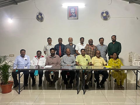 ನಗರದ ರೆಡ್‌ಕ್ರಾಸ್ ಭವನದ ಸಭಾಂಗಣದಲ್ಲಿ ಸಲೀಂ ಅಲಿ ಪಕ್ಷಿ ವೀಕ್ಷಕರ ಸಂಘದ ವಾರ್ಷಿಕ ಸರ್ವ ಸದಸ್ಯರ ಮಹಾಸಭೆಯನ್ನು ಆಯೋಜಿಸಲಾಗಿತ್ತು