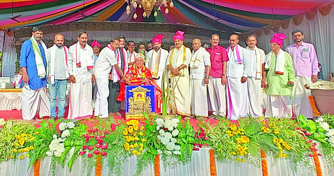 ಐಕಳೋತ್ಸವದಲ್ಲಿ ಮುಜರಾಯಿ ಸಚಿವ ರಾಮಲಿಂಗರೆಡ್ಡಿ ಅವರನ್ನು ಗೌರವಿಸಲಾಯಿತು. ಶಾಸಕ ಉಮಾನಾಥ ಕೋಟ್ಯಾನ್, ಬಾಸ್ಕರ ಮೊಯ್ಲಿ, ಶಂಕರ ಶೆಟ್ಟಿ, ಕಂಬಳ ಸಮಿತಿ ಅಧ್ಯಕ್ಷ ಡಾ.ದೇವಿಪ್ರಸಾದ್ ಶೆಟ್ಟಿ ಐಕಳ ಬಾವ ಮತ್ತಿತರರು ಉಪಸ್ಥಿತರಿದ್ದರು. 