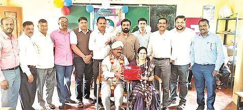 ಸೇವೆಯಿಂದ ನಿವೃತ್ತಿ ಹೊಂದಿದ ಮಾದಾಪುರ ಸರ್ಕಾರಿ ಪ್ರೌಢಶಾಲೆ ಪಾಲಾಕ್ಷ ಹಾಗೂ ಅವರ ಪತ್ನಿ ಪಲ್ಲವಿ ಅವರನ್ನು ಸನ್ಮಾನಿಸಲಾಯಿತು. ಸಿ.ಜಿ.ಮಂದಪ್ಪ, ಸೋಮಯ್ಯ, ರತ್ನಕುಮಾರ್, ಯಶವಂತಕುಮಾರ್, ಆರ್.ಟಿ.ಅಂಟರದಾನಿ, ಮಾರಪ್ಪ, ಬಸವರಾಜ್ ಇದ್ದರು.