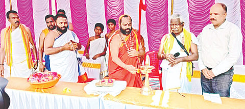 ಧಾರ್ಮಿಕ ಕಾರ್ಯಕ್ರಮವನ್ನು ಶಂಕರಾತ್ಮಾನಂದ ಸ್ವಾಮಿಜಿ  ಉದ್ಘಾಟಿಸಿದರು