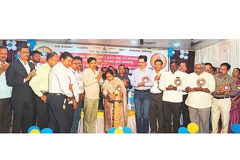ಹರಪನಹಳ್ಳಿಯಲ್ಲಿ ಆಯೋಜಿಸಿದ್ದ ದೈಹಿಕ ಶಿಕ್ಷಣ ಶಿಕ್ಷಕರ ಸಮಾವೇಶ ಹಾಗೂ ಪ್ರಶಸ್ತಿ ಪ್ರದಾನ ಕಾರ್ಯಕ್ರಮವನ್ನು ಶಾಸಕಿ ಎಂ.ಪಿ.ಲತಾ ಮಲ್ಲಿಕಾರ್ಜುನ ಉದ್ಘಾಟಿಸಿದರು. ಟಿಪಿಇಒ ಕೆ.ಷಣ್ಮುಖಪ್ಪ, ದೈಹಿಕ ಶಿಕ್ಷಣ ಶಿಕ್ಷಕರ ಸಂಘದ ತಾಲೂಕು ಅಧ್ಯಕ್ಷ ಟಿ.ಎಂ.ಜಯಪ್ರಕಾಶ, ಪ್ರಧಾನ ಕಾರ್ಯದರ್ಶಿ ಎಲ್.ಲಕ್ಯಾನಾಯ್ಕಾ, ಶಿಕ್ಷಕರಾದ ಶ್ರೀಕಾಂತ, ಜಿ.ಪದ್ಮಲತಾ, ಎಸ್.ಹೊನ್ನತ್ತಪ್ಪ ಇತರರಿದ್ದರು.