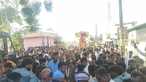 ಕೊಳ್ಳೇಗಾಲ ತಾಲೂಕಿನ ತಿಮ್ಮರಾಜಿಪುರ ಗ್ರಾಮದಲ್ಲಿ ಬುಧವಾರ ಗ್ರಾಮ ದೇವತೆ ಹೊ ನ್ನಳ್ಳಿ ಮಾರಮ್ಮನ ಕೇಲು ಮತ್ತು ಸತ್ತಿಗೆ ಉತ್ಸವ ಅದ್ದೂರಿಯಾಗಿ ನೆರವೇರಿತು
