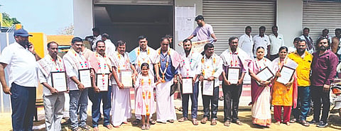 ಪಾಳ್ಯ ಗ್ರಾಮದ ಪ್ರಾಥಮಿಕ ಕೃಷಿ ಪತ್ತಿನ ಸಹಕಾರ ಸಂಘದ ಅಧ್ಯಕ್ಷರಾಗಿ ಬಿ.ರವಿ, ಉಪಾದ್ಯಕ್ಷರಾಗಿ ನಂಜುಂಡಸ್ವಾಮಿ ಅವಿರೋಧವಾಗಿ ಆಯ್ಕೆಯಾದರು.