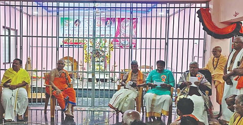   ಮುದ್ದೇಬಿಹಾಳದಲ್ಲಿ ಕಣ್ವ ಮಠದ ಪೀಠಾಧಿಪತಿ ಶ್ರೀ ವಿದ್ಯಾ ಕಣ್ವವಿರಾಜ ತೀರ್ಥ ಶ್ರೀಪಾದಂಗಳವರು ಆಶೀರ್ವಚನವಿತ್ತರು.