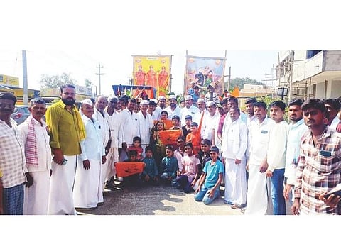 ಹರಪನಹಳ್ಳಿ ತಾಲೂಕಿನ ಅರಸೀಕೆರೆ ಗ್ರಾಮದಲ್ಲಿ ವೀರಶೈವ ಲಿಂಗಾಯತ ಪಂಚಾಮಸಾಲಿ ಸಮಾಜದಿಂದ ಕಿತ್ತೂರು ರಾಣಿ ಚನ್ನಮ್ಮ ಜಯಂತಿ ಆಚರಿಸಲಾಯಿತು. ಬಿಡಿಸಿಸಿ ಬ್ಯಾಂಕ್ ನಿರ್ದೇಶಕ ವೈ.ಡಿ.ಅಣ್ಣಪ್ಪ, ಗ್ರಾಪಂ ಉಪಾಧ್ಯಕ್ಷೆ ನಂದ್ಯಮ್ಮ, ಸದಸ್ಯ ಅಡ್ಡಿ ಚನ್ನವೀರಪ್ಪ, ಪ್ರಮುಖರಾದ ಪ್ರಶಾಂತ್ ಪಾಟೀಲ್, ಪೊಲೀಸ್ ಕೊಟ್ರೇಶ್, ಎ.ಬಿ.ಅಜಯ್, ಬಸವರಾಜ, ಡಿ.ಮಲ್ಲಿಕಾರ್ಜುನ, ಎ.ಬಿ.ಮಂಜುನಾಥ ಗೌಡ, ಎ.ಎಚ್.ಚನ್ನಬಸಪ್ಪ ಇತರರಿದ್ದರು.