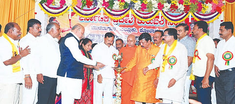 ಮುಳಬಾಗಿಲಿನ ಬೂಸಾಲುಕುಂಟೆಯಲ್ಲಿ Jayanthi ಕನಕದಾಸ ಜಯಂತಿ ಆಚರಿಸಲಾಯಿತು. 