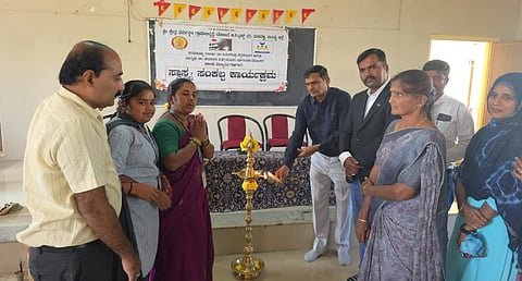 ಮಳವಳ್ಳಿ ಪಟ್ಟಣದ ಶಾಂತಿ ಪದವಿ ಪೂರ್ವ ಕಾಲೇಜಿನಲ್ಲಿ  ಆಯೋಜಿಸಿದ್ದ ಸ್ವಾಸ್ಥ್ಯ ಸಂಕಲ್ಪ ಕಾರ್ಯಕ್ರಮವನ್ನು ನಾಗರಾಜು ಉದ್ಘಾಟಿಸಿದರು. ಶ್ರೀಕಂಠಸ್ವಾಮಿ, ಶ್ರೀಶೈಲ, ಪ್ರಮಿಳಾ,    ರಂಗಸ್ವಾಮಿ, ಅನುಪಮಾ ಇದ್ದರು. 