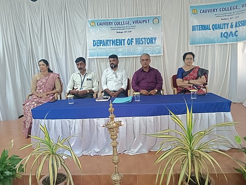 ವಿರಾಜಪೇಟೆ ಕಾವೇರಿ ಕಾಲೇಜಿನಲ್ಲಿ ಆಯೋಜಿಸಲಾಗಿದ್ದ  ಸಂವಾದ ಕಾರ್ಯಕ್ರಮದಲ್ಲಿ ರುದ್ರ ಮಾತನಾಡಿದರು. ಬೆನೆಡಿಕ್ಟ್ ಆರ್. ಸಾಲ್ಡಾನಾ, ರಾಘವೇಂದ್ರ , ಡಾ.ಕೆ.ಜಿ.ವೀಣಾ , ಅನುಪಮಾ ಇತರರು ಇದ್ದರು.