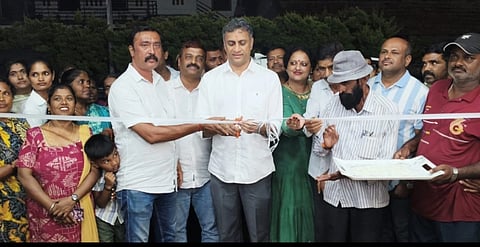 ಬೋಯಿಕೇರಿ ಗ್ರಾಮದಲ್ಲಿ ಬಸ್ ತಂಗುದಾಣವನ್ನು ಶಾಸಕ ಎ.ಎಸ್. ಪೊನ್ನಣ್ಣ ಉದ್ಘಾಟಿಸಿದರು.  ರಂಜಿ ಪೂಣಚ್ಚ, ನಯನಾ ಜಗತ್, ಕಾಳಮಾಡ ಬೇಬಿ, ಮತೀನ್, ಜಗತ್ ಇತರರು ಹಾಜರಿದ್ದರು. 