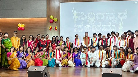 ಬೆಳಗಾವಿ ನಗರದ ಕೆಎಲ್‌ಎಸ್ ಗೋಗಟೆ ತಾಂತ್ರಿಕ ಮಹಾವಿದ್ಯಾಲಯದಲ್ಲಿ ಕನ್ನಡ ಬಳಗದ ವತಿಯಿಂದ ಈಚೆಗೆ ಸಿರಿಗನ್ನಡ ಸಂಭ್ರಮ ಜರುಗಿತು. ಹಾಸ್ಯ ಕಲಾವಿದ ಗಂಗಾವತಿ ಪ್ರಾಣೇಶ, ಬಸವರಾಜ ಮಹಾಮಣಿ,  ಡಾ.ಎಂ.ಎಸ್.ಪಾಟೀಲ, ಡಿ.ಎ.ಕುಲಕರ್ಣಿ, ಆರ್.ಎಸ್. ಪಾಟೀಲ, ಅರುಣ ಕುಲಕರ್ಣಿ, ಶ್ವೇತಾ ಗೌಡರ ಇತರರಿದ್ದರು.