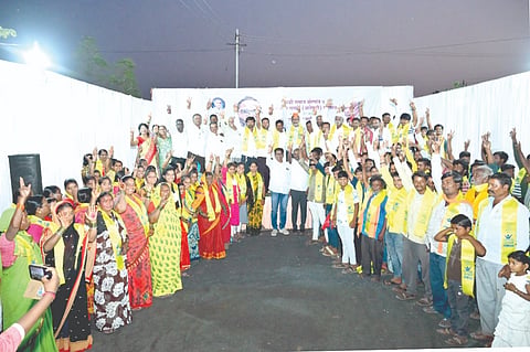 ಬೋರಗಾಂವದಲ್ಲಿ ಗೊಂದಳಿ ಹಾಗೂ ಅಲೆಮಾರಿ ಸಮುದಾಯದ ಕಾರ್ಯಕರ್ತರು ಉತ್ತಮ ಪಾಟೀಲ ಸಮ್ಮುಖದಲ್ಲಿ ಎನ್‌ಸಿಪಿ ಪಕ್ಷಕ್ಕೆ ಸೇರ್ಪಡೆಗೊಂಡರು. ದಿಗಂಬರ ಕಾಂಬಳೆ, ಭಾರತಿ ವಸವಾಡೆ, ಮನೋಜ ಪಾಟೀಲ, ಅಭಯ ಕರೋಲೆ, ಪೀರಗೌಡ ಪಾಟೀಲ ಇತರರಿದ್ದರು.