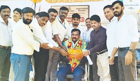 ಕಣ್ಣು ಹೊಡೆದು ರೇಗಿಸ್ತಾರೆ ಸಾರ್​...student