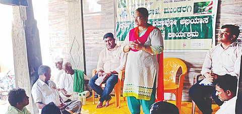 ಧರ್ತಿ ಮಾತಾ ಬಚಾವೋ’ ಆಂದೋಲನದಲ್ಲಿ ಜಿಲ್ಲಾ ಜಂಟಿ ಕೃಷಿ ನಿರ್ದೇಶಕಿ ಚೇತನಾ ಪಾಟೀಲ ಮಾತನಾಡಿದರು.
