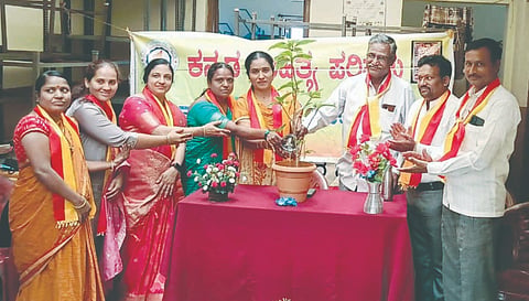 ಮುಂಡರಗಿ ಪಟ್ಟಣದ ಅಲ್ಪ ಸಂಖ್ಯಾತರ ಕಲ್ಯಾಣ ಇಲಾಖೆ ಬಾಲಕಿಯರ ವಸತಿ ನಿಲಯದಲ್ಲಿ ಭಾನುವಾರ ಜರುಗಿದ ಅಂತಾರಾಷ್ಟ್ರೀಯ ಮಹಿಳಾ ದಿನಾಚರಣೆ ಕಾರ್ಯಕ್ರಮವನ್ನು ಸವಿತಾ ಸಾಸ್ವಿಹಳ್ಳಿ ಉದ್ಘಾಟಿಸಿದರು. ಅರುಣಾ ಗುಜ್ಜರಿ, ವೀಣಾ ಪಾಟೀಲ, ಎಂ.ಜಿ. ಗಚ್ಚಣ್ಣವರ ಇತರರಿದ್ದರು.