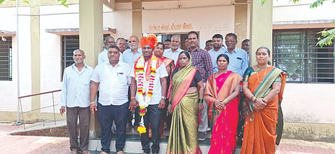 ಜಲಾಲಪುರ ಗ್ರಾಮ ಪಂಚಾಯಿತಿ ಅಧ್ಯಕ್ಷರಾಗಿ ಆಯ್ಕೆಯಾದ ಪಾಂಡುರಂಗ ಹವಾಲ್ದಾರನ್ನು ಸನ್ಮಾನಿಸಲಾಯಿತು. ಪ್ರಮಿಳಾ ಹಿಡಕಲ್ಲ, ನಾಮದೇವ ಕಾಂಬಳೆ, ಅಣ್ಣಾಸಾಹೇಬ ಹೆರವಾಡೆ, ಮೌಲಾನಾ ನದ್ಾ, ವಿನಾಯಕ ಪವಾರ, ವಿದ್ಯಾ ಜಗದಾಳೆ, ಮೀನಾಕ್ಷಿ ಮಾನೆ, ಪಾರ್ವತಿ ದಾಸರ ಇತರರಿದ್ದರು.