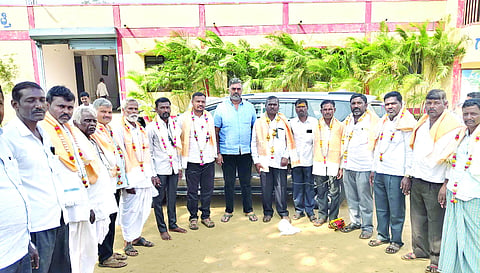 ಮಬನೂರ, ಮದ್ಲೂರ ಪ್ರಾಥಮಿಕ ಕೃಷಿ ಪತ್ತಿನ ಸಹಕಾರ ಸಂಘದ ಅಧ್ಯಕ್ಷ, ಉಪಾಧ್ಯಕ್ಷ, ನಿರ್ದೇಶಕರನ್ನು ಶಾಸಕ ವಿಶ್ವಾಸ ವೈದ್ಯ ಸನ್ಮಾನಿಸಿದರು. ಪಡೆಪ್ಪ ನರಿ, ಆನಂದ ಪಾಟೀಲ, ಯಲ್ಲಪ್ಪ ಹೊನಕುಪ್ಪಿ ಇತರರಿದ್ದರು.