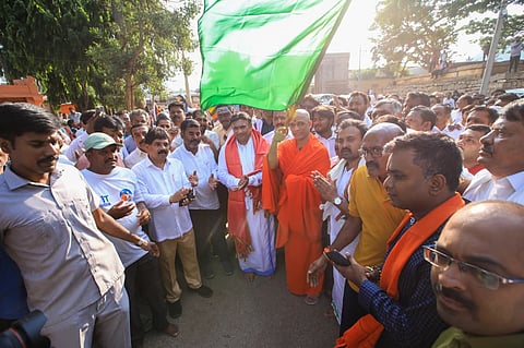 ನಂದಿಯಲ್ಲಿ ಗಿರಿ ಪ್ರದಕ್ಷಿಣೆಗೆ ಆದಿಚುಂಚನಗಿರಿ ಮಠದ ಪೀಠಾಧಿಪತಿ ಶ್ರೀ ನಿರ್ಮಲಾನಂದನಾಥ ಸ್ವಾಮೀಜಿ ಚಾಲನೆ ನೀಡಿದರು, 