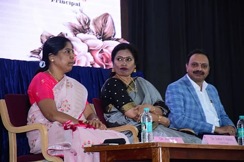 ಎನ್‌ಐಇ ಕಾಲೇಜಿನ ಸಭಾಂಗಣದಲ್ಲಿ ಸೋಮವಾರ ಪ್ರಥಮ ದರ್ಜೆ ಕಾಲೇಜಿನ ನೂತನ ವಿದ್ಯಾರ್ಥಿಗಳ ಪುನಶ್ಚೇತನ ಕಾರ್ಯಕ್ರಮ ಆಯೋಜಿಸಲಾಗಿತ್ತು. ಡಾ. ಎಸ್. ಮಾಲಿನಿ, ಡಾ.ಸಿ.ಎಸ್.ಆಶಾ ಇದ್ದರು.