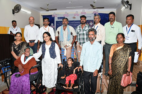 ಸ್ವಾಮಿ ವಿವೇಕಾನಂದ ಯೂತ್ ಮೂವ್‌ಮೆಂಟ್‌ನ ಸಮರ್ಥ ಯೋಜನೆ ಅಡಿಯಲ್ಲಿ ಅಂಗವಿಕಲರಿಗೆ ವಿವಿಧ ಸಹಾಯಕ ಸಾಧನಗಳನ್ನು ವಿತರಿಸಲಾಯಿತು. ಭೀಮಪ್ಪ ಕೆ.ಲಾಳಿ, ಕೆ.ಎಸ್.ರಾಘವೇಂದ್ರ, ಡಾ.ಕೆ.ಮೋಹನ್, ನಿಲೋವನ್ ಘೋಷ್, ಸವಿತಾ ಸುಳಗೋಡು, ಕೆ.ಆರ್.ಶಂಕರ್ ಇದ್ದರು.