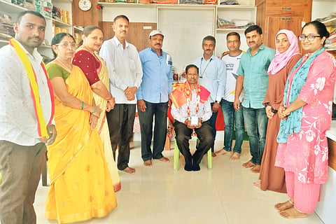 ಚಿಕ್ಕಮಗಳೂರು ತಾಲೂಕು ಅಧ್ಯಕ್ಷರಾಗಿ ಆಯ್ಕೆಯಾದ ಲೋಕೇಶಪ್ಪ ಅವರನ್ನು ಗೌರವಿಸಲಾಯಿತು.