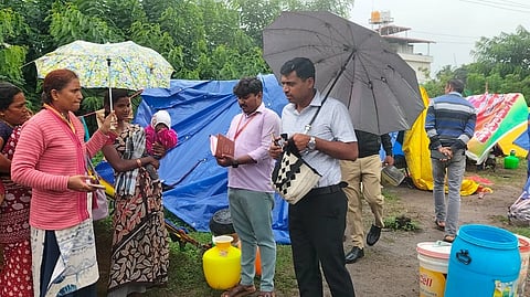 ಹಸುಗೂಸಿನೊಂದಿಗೆ ಭಿಕ್ಷಾಟನೆ ನಡೆಸದಂತೆ ಸಿಡಿಪಿಒ ವೆಂಕಟೇಶ್ ಅರಕಲಗೂಡಿನಲ್ಲಿ ವಲಸಿಗ ಕುಟುಂಬಗಳಿಗೆ ಜಾಗೃತಿ ಮೂಡಿಸಿದರು. ಮಕ್ಕಳ ಸಹಾಯವಾಣಿ ಸಿಬ್ಬಂದಿ ಸವಿತಾ, ರಾಕೇಶ್ ಇದ್ದರು.