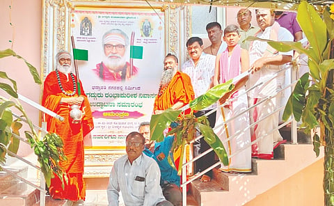 ಭದ್ರಾವತಿ ವೀರಶೈವ ಸಭಾಭವನದ ಪಕ್ಕದಲ್ಲಿ ನಿರ್ಮಿಸಿರುವ ಜಗದ್ಗುರು ರಂಭಾಪುರೀಶ ನಿವಾಸ ನೂತನ ಕಟ್ಟಡವನ್ನು ಬಾಳೆಹೊನ್ನೂರು ಶ್ರೀ ರಂಭಾಪುರಿ ಜಗದ್ಗುರುಗಳು ಉದ್ಘಾಟಿಸಿದರು. ಶ್ರೀ ನಾಗಭೂಷಣ ಶಿವಾಚಾರ್ಯ ಸ್ವಾಮೀಜಿ, ಆರ್.ಮಹೇಶ್‌ಕುಮಾರ್, ವಾಗೀಶ ಕೋಠಿ ಇತರರಿದ್ದರು.