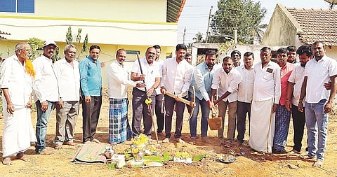 ಹೆಬ್ಬಾಳು ಗ್ರಾಮದಲ್ಲಿ ಡಾ.ಅಂಬೇಡ್ಕರ್ ಭವನ ನಿರ್ಮಾಣಕ್ಕೆ ಗಣ್ಯರು ಭೂಮಿಪೂಜೆ ನೆರವೇರಿಸಿದರು. ದೇಶಾಣಿ ಅನಂದ್, ಬಿ.ಎಂ.ಸಂತೋಷ್, ಗೋಪಾಲ್, ಸುರೇಶ್, ಲಕ್ಷ್ಮಣ್, ಉಮಾಶಂಕರ್ ಇತರರಿದ್ದರು.