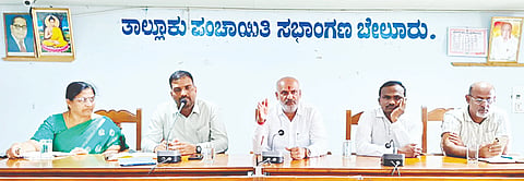 ಕೆಂಪೇಗೌಡರ ಜಯಂತಿ ಅಂಗವಾಗಿ ಪಟ್ಟಣದ ತಾಲೂಕು ಪಂಚಾಯಿತಿ ಸಭಾಂಗಣದಲ್ಲಿ ಕರೆಯಲಾಗಿದ್ದ ಪೂರ್ವಬಾವಿ ಸಭೆಯಲ್ಲಿ ಶಾಸಕ ಎಚ್.ಕೆ.ಸುರೇಶ್ ಮಾತನಾಡಿದರು. 