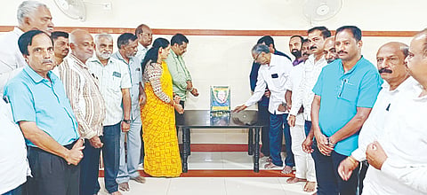 ಹಾಸನದ ಸಾಹಿತ್ಯ ಬಳಗದ ವತಿಯಿಂದ ನಗರದ ಖಾಸಗಿ ಹೋಟೆಲ್‌ನಲ್ಲಿ ಕಲ್ಯಾಣ ಕಿರಣ ಶಾಂತರಸರ 101ನೇ ಜನ್ಮದಿನೋತ್ಸವ ಕಾರ್ಯಕ್ರಮ ಹಮ್ಮಿಕೊಳ್ಳಲಾಗಿತ್ತು. ಸಾಹಿತಿ ಚಲಂ ಹಡ್ಲಹಳ್ಳಿ,  ಬಿ.ಎನ್.ರಾಮಸ್ವಾಮಿ, ರವಿ ನಾಕಲಗೂಡು, ಚೆನ್ನೇನಹಳ್ಳಿ ಸ್ವಾಮಿ ಇತರರಿದ್ದರು.