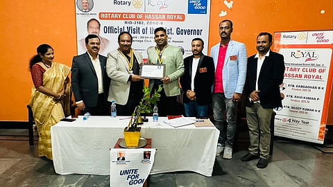 ನಗರದ ಖಾಸಗಿ ಹೋಟೆಲ್‌ನಲ್ಲಿ ಇತ್ತೀಚೆಗೆ ಆಯೋಜಿಸಿದ್ದ ರೋಟರಿ ಕ್ಲಬ್ ಜಿಲ್ಲಾ ಪ್ರಾಂತಪಾಲರ ಅಧಿಕೃತ ಭೇಟಿ ಕಾರ್ಯಕ್ರಮದಲ್ಲಿ  ಮಾತನಾಡಿದರು. ಪ್ರಾಂತಪಾಲ ಕೆ.ಪಾಲಾಕ್ಷ, ಜಿ.ಎನ್.ಮಂಜುನಾಥ್, ಮಮತಾ ಪಾಟೀಲ್, ಟೈಮ್ಸ್ ಗಂಗಾಧರ್ ಇತರರು ಇದ್ದರು.