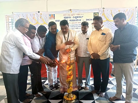 ಹಾಸನ ನಗರದ ಶ್ರೀಕ್ಷೇತ್ರ ಕಾಳಿಕಾಂಬ ಕಮಠೇಶ್ವರ ದೇವಾಲಯದ ವಿಶ್ವಕರ್ಮ ಸಭಾಂಗಣದಲ್ಲಿ ಆಯೋಜಿಸಿದ್ದ ಪ್ರಥಮ ವಿಶ್ವಕರ್ಮ ವಧು-ವರರ ಸಮಾವೇಶವನ್ನು ಗಣ್ಯರು ಉದ್ಘಾಟಿಸಿದರು. ಎಚ್.ವಿ. ಹರೀಶ್, ಎನ್. ಪ್ರವೀಣ್ ಕುಮಾರ್, ಎ.ಸಿ.ನಾರಾಯಣ್, ಕೆ. ರಾಘವೇಂದ್ರಕುಮಾರ್, ಕೆ.ಎಸ್. ಜಗದೀಶ್ ಇತರರು ಇದ್ದರು.