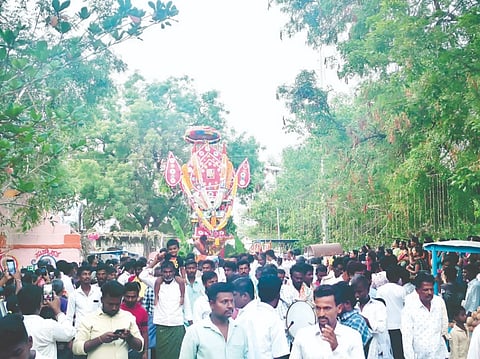ಕನಕಗಿರಿಯ ಗೋರಾಳಕೇರಿ ಶ್ರೀ ದುರ್ಗಾದೇವಿ ಜಾತ್ರೆ ನಿಮಿತ್ತ ಶುಕ್ರವಾರ ಭಕ್ತರ ಸಮ್ಮುಖದಲ್ಲಿ ಉಚ್ಛಾಯ ಜರುಗಿತು.